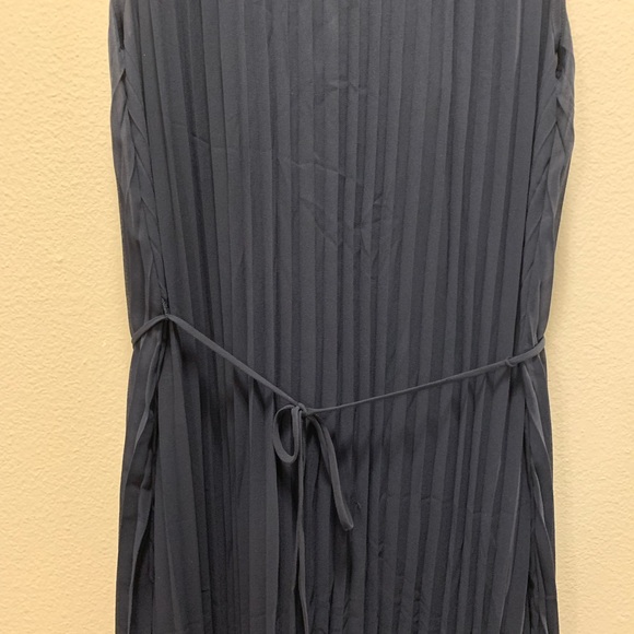 Banana Republic Navy blue sleeveless pleated midi dress size petite large - Picture 3 of 9
